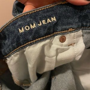 AE STRETCH MOM JEAN